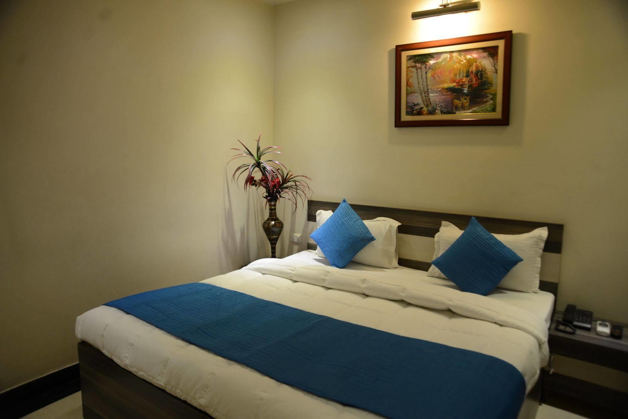 Divine Destination Hotel Varanasi Ngoại thất bức ảnh
