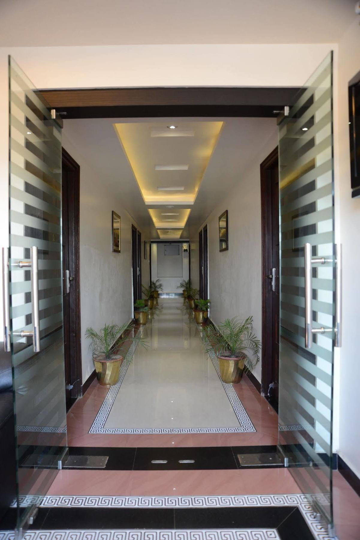 Divine Destination Hotel Varanasi Ngoại thất bức ảnh